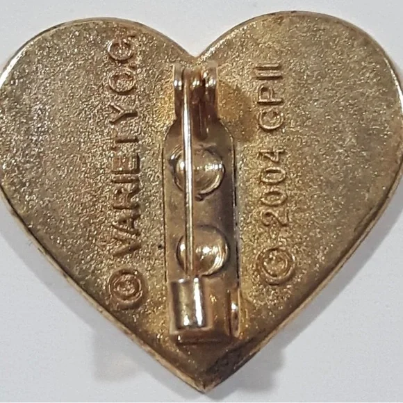 Variety Cc Gold Heart Spider-Man Collector Lapel Pin 2004 - Picture 3 of 3